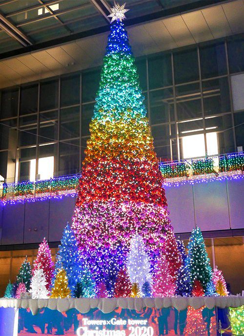 cây thông cao 12m ở ga nagoya cây thông cao 12m ở ga nagoya